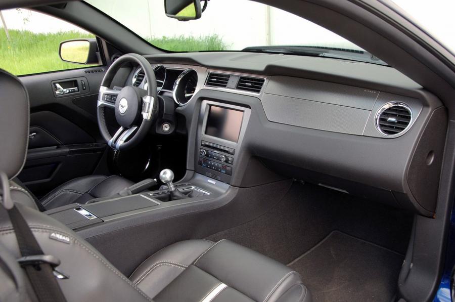  Ford Mustang GT 2010 года  (фото 29 из 213)
